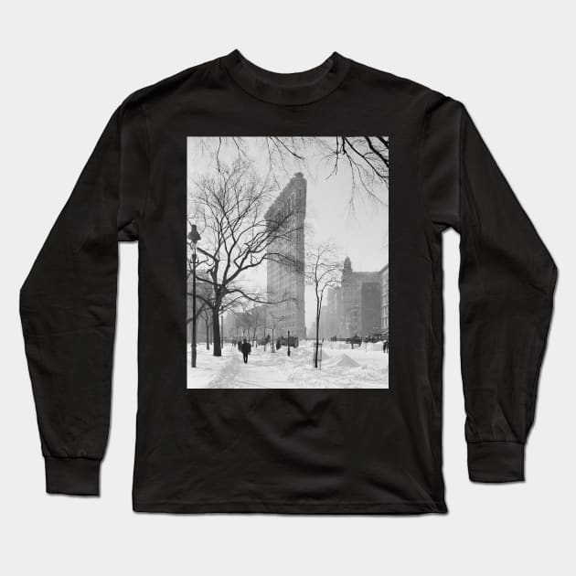 Flatiron Building in Winter, 1902. Vintage Photo Long Sleeve T-Shirt by historyphoto